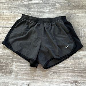 Nike athletic shorts size youth medium